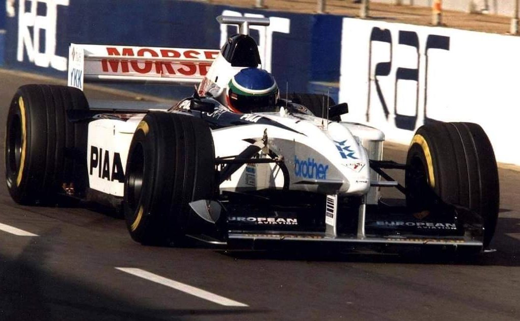 ʟ ʏ 🏁🏎 tweet media