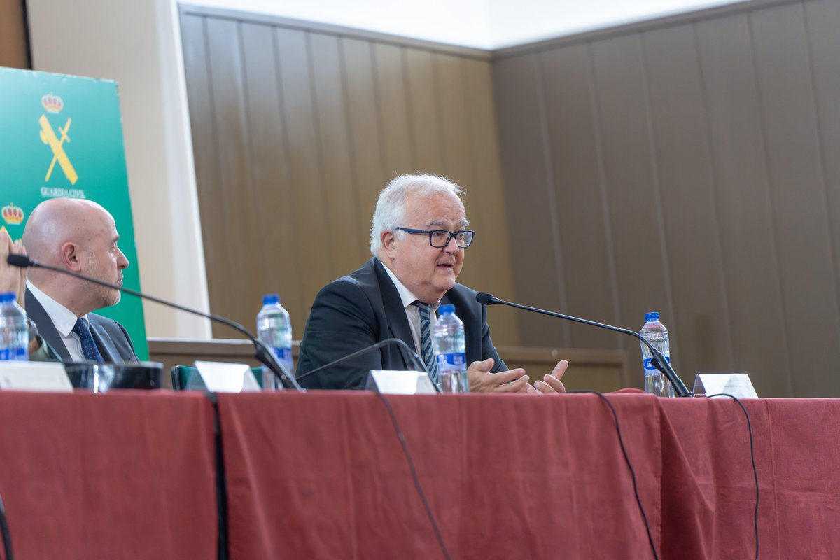 La lucha contra el crimen organizado no es exclusivamente policial. Es también prevención, inteligencia compartida y colaboración entre instituciones y profesionales.

Hoy, junto al jefe de la <a href="/guardiacivil/">Guardia Civil</a> en Catalunya, el general Pedro Pizarro, y el decano del <a href="/colnotaris/">Colegio Notarial de Cataluña</a>, José