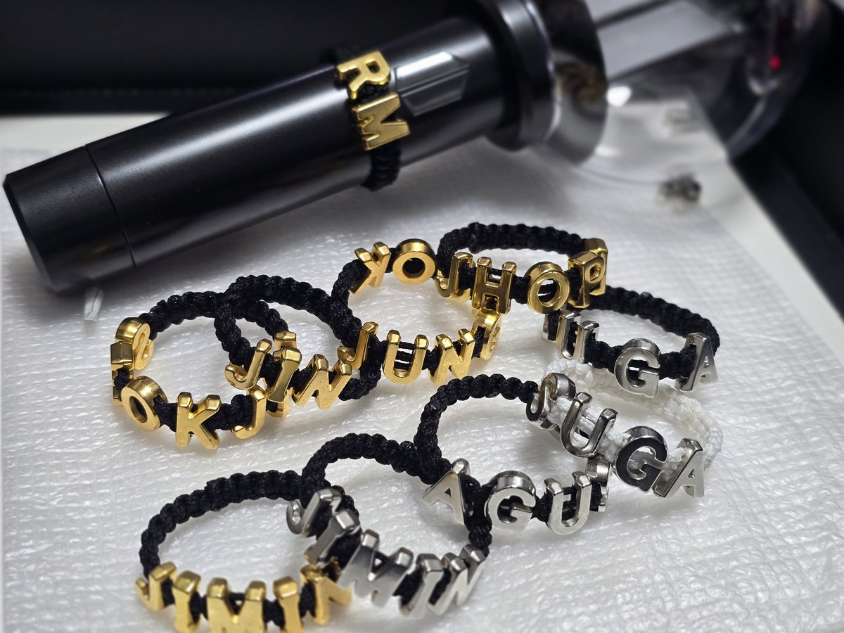 오랫만에 나눔용 꼼질 꼼질중...
아 태형이ㅠ V 하니까 움직이는게 ...
태형하니까 잘안보이는거같고 태태로 해야하나
가내수공업계속 돌릴텐데 어떻게해야 더 이쁘려나~~ 하고 풀었다 만들었다중♡