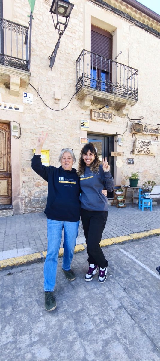 escanosenblanco's tweet photo. Arranca la campaña y nuestros compañeros de Castilla y León ya han comenzado a difundir la iniciativa.
Desde Arcones hasta Dueñas, de Ávila a Cervera de Pisuerga, de Zamora a Villamizar, en Burgos, Valladolid y si se puede León Capital.
Este 15M gracias a ellos podréis votarnos. https://t.co/1eRq7hEqWy
