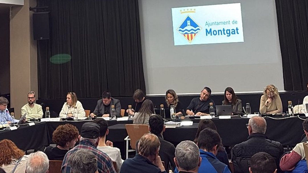 📢 𝗘𝗹 𝗽𝗹𝗲 𝗱𝗲 𝗳𝗲𝗯𝗿𝗲𝗿 𝟮𝟬𝟮𝟲⬇️

#Seguretat: Reducció de furts i robatoris

#Sostenibilitat: Moció per a la creació d'un 𝗣𝗹𝗮 𝗗𝗶𝗿𝗲𝗰𝘁𝗼𝗿 𝗱𝗲 𝗹'𝗔𝗿𝗯𝗿𝗮𝘁

#Habitatge: Recolçem la regulació de lloguers de temporada

#SOM #Montgat #Maresme #Ple #Compromís