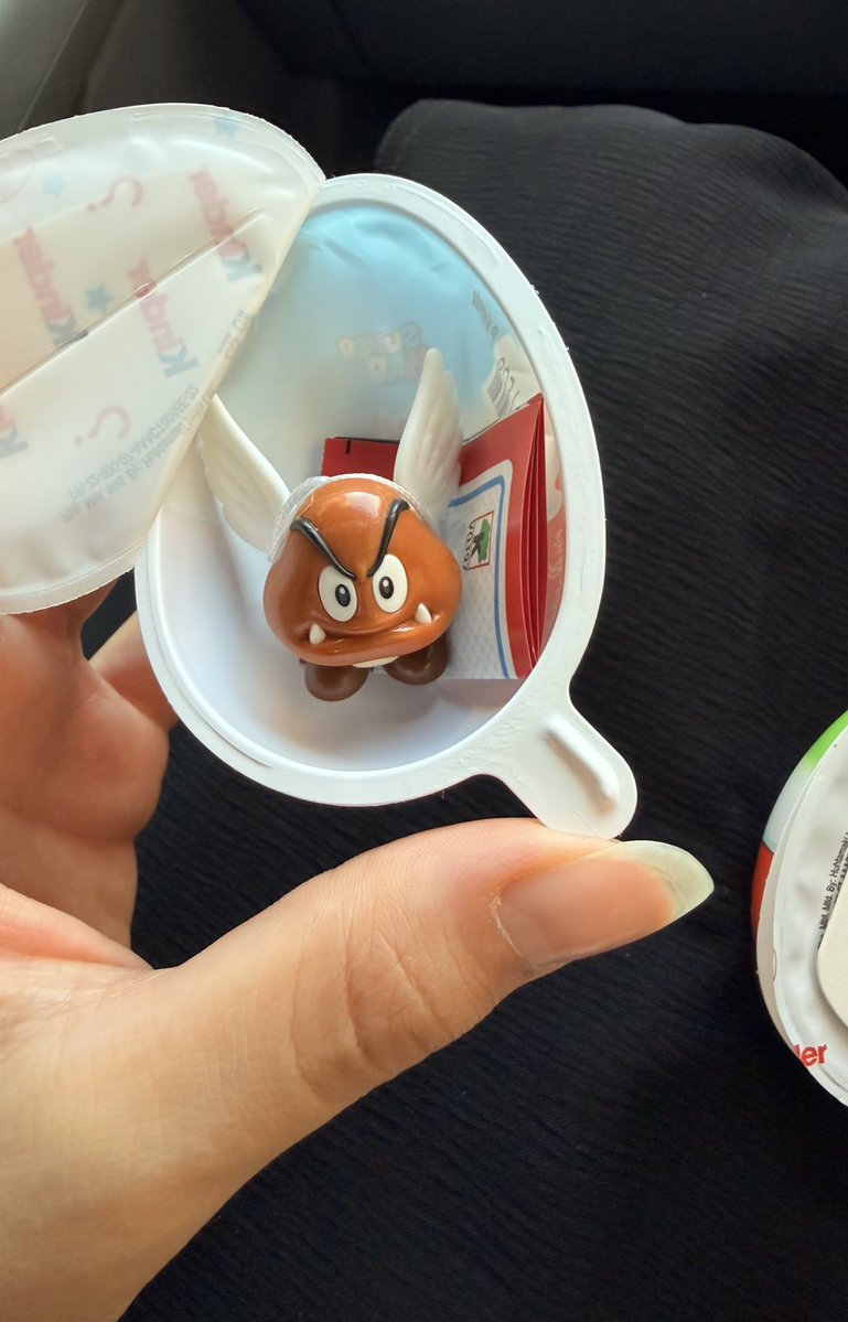 GUESS WHAAATTTT??? I FOUND MARIO KINDER JOY AND I GOT THE START!!!!! 🥳✨⭐️