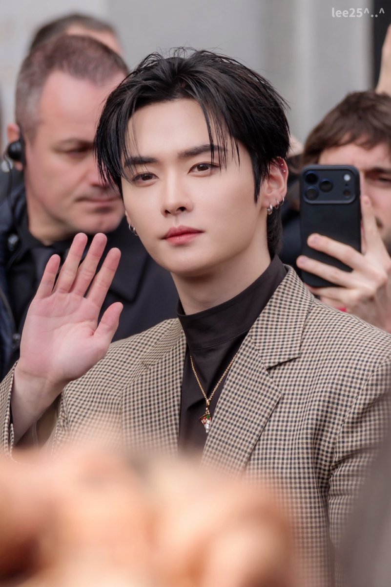 lee10__25's tweet photo. 260227 Leeknow MILANO

#리노 #Leeknow
#스트레이키즈 #StrayKids
#LeeKnowXGucciMFW
#GucciFW26
#GucciPrimavera https://t.co/cPNjyNwd8a