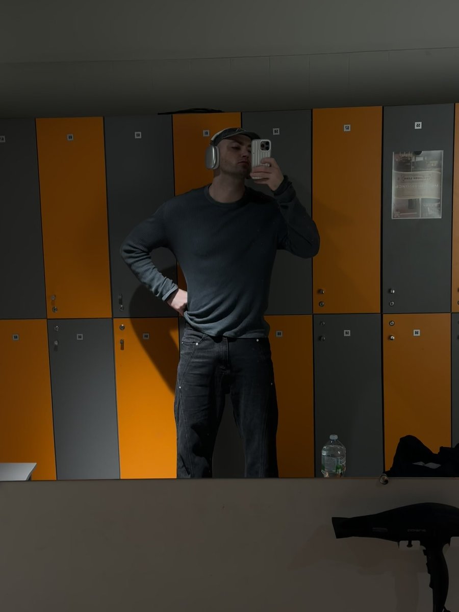 я денис, а ты че? tweet media