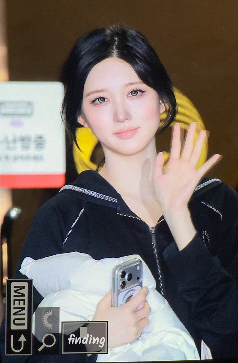 𝗳𝗶𝗻𝗱𝗶𝗻𝗴 tweet media