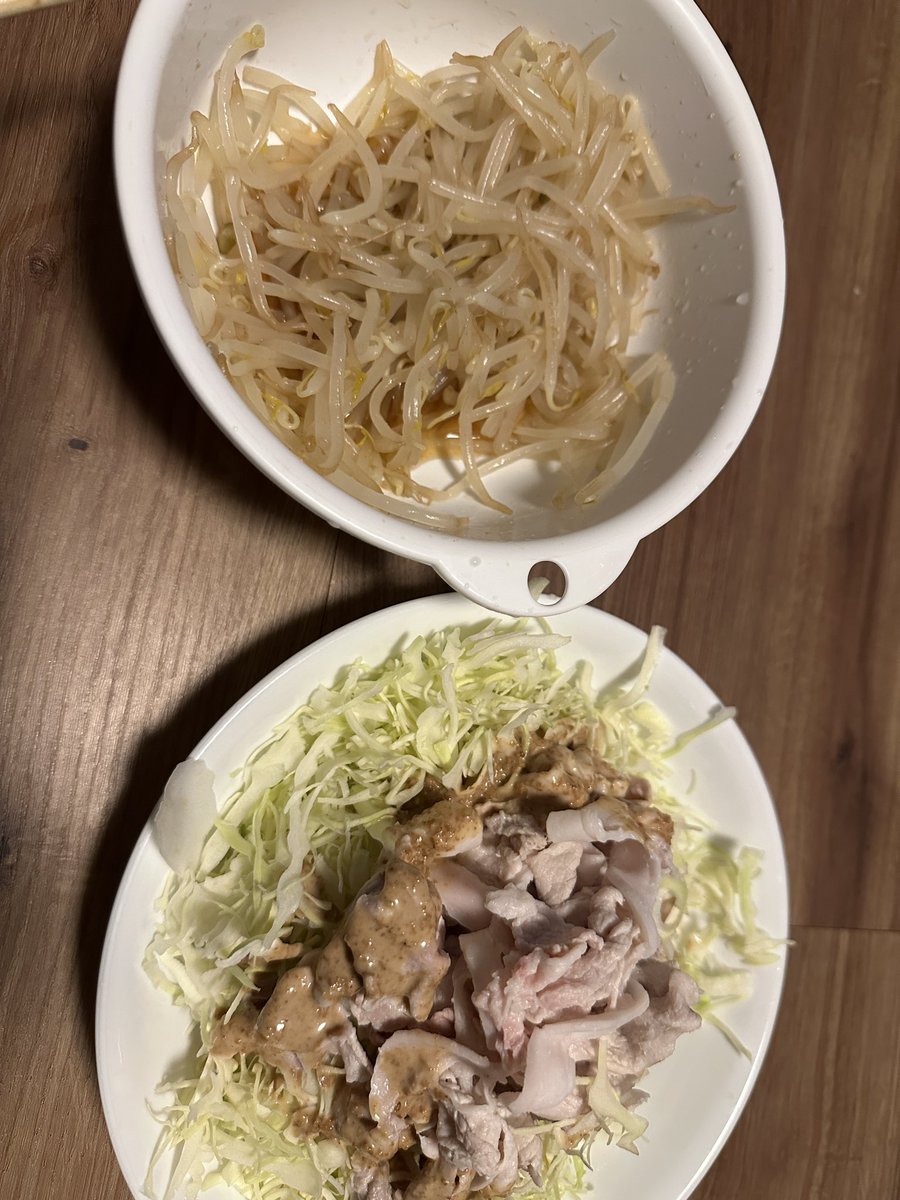 nisann14499's tweet photo. かんたんもやしのおひたしと豚しゃぶサラダー
うまー https://t.co/mBkv9SxHWr