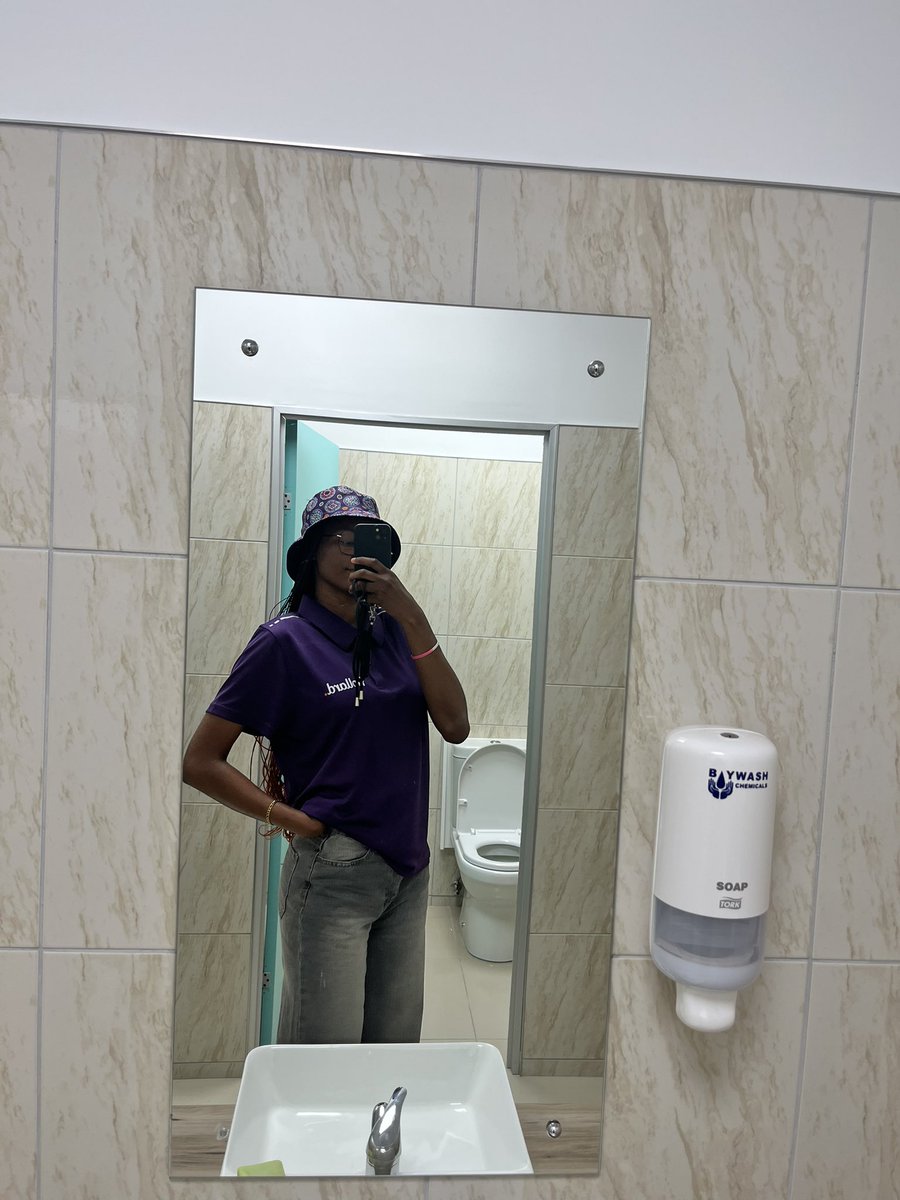 RosinaNepembe's tweet photo. From green to purple 🤭🙂. https://t.co/6BVQTh03F4