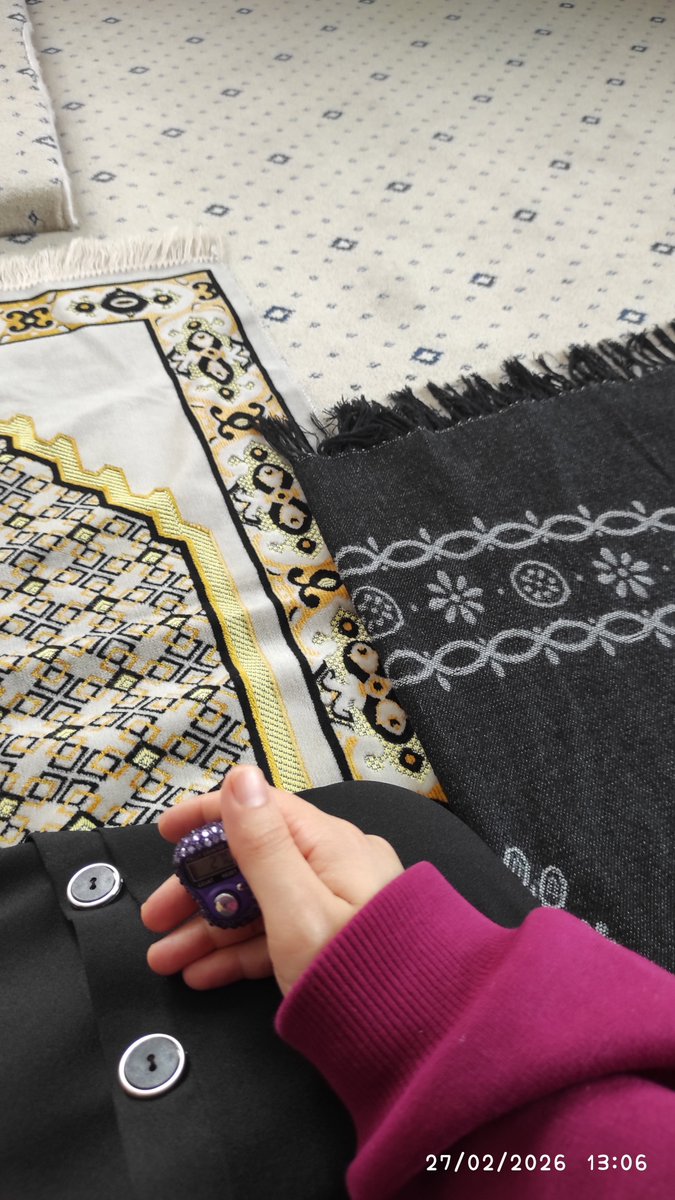isismergen's tweet photo. Bir grup hacı teyzeyle cemaate katılıp, ilk Cuma namazımı kılıyorum 🥲♥️ Bu Ramazan bambaşka geçiyor elhamdülillah ❤️🕋🕌 https://t.co/z83eJvSL0D