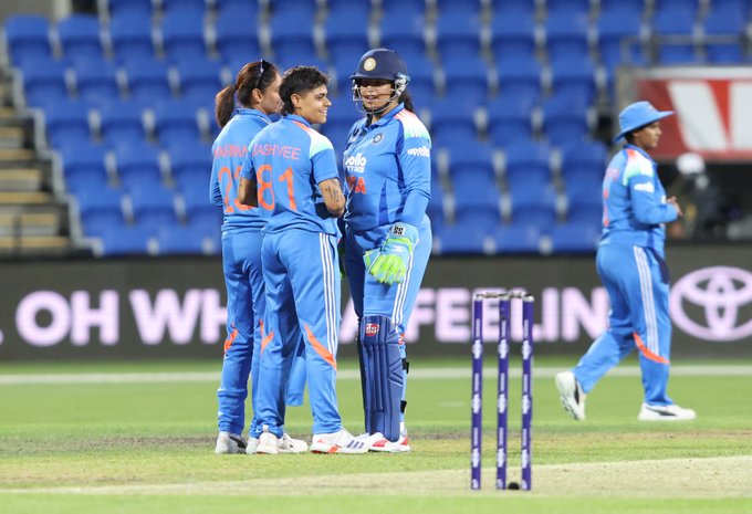 🔙 to 🔙 wickets for Team India 