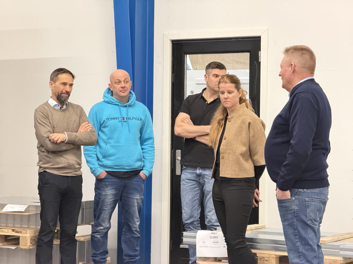 landmecoPoultry's tweet image. A reliable poultry system starts before installation! This week, we hosted Frijsenborg managers for a facility tour, sharing insights on broiler production challenges. At LANDMECO, partnership means transparency and continuous improvement. 🐔 #Poultry #BroilerProduction