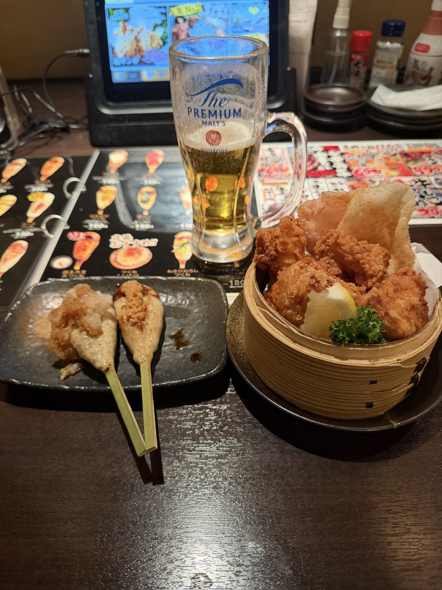 428clover4's tweet photo. 健康診断再検査の結果ピロリ菌だった
薬もらて安心したので祝杯あげねば
回らない寿司屋でこの値段安くね・・・ https://t.co/s3M18S7lI9