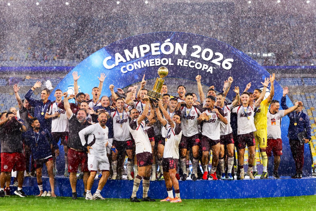RussoNicolasOk's tweet photo. ¡LANÚS HACE HISTORIA OTRA VEZ! ¡CAMPEONES DE LA RECOPA SUDAMERICANA 2026!🇱🇻🏆 

El 26 de febrero de 2026 quedará grabado para siempre en la memoria del pueblo Granate. No fue una noche más: fue la confirmación de que este club está hecho de convicción, trabajo y una identidad que no se negocia. Una vez más, Argentina se tiñó de Granate y toda Sudamérica miró a un barrio al sur del conurbado bonaerense: el barrio de Lanús. 

Ser parte de este momento histórico es un honor inmenso. Esta nueva estrella no es solo un título: es el resultado de esfuerzo, compromiso, planificación y amor incondicional por estos colores de todos los que formamos parte del club de barrio más grande del mundo. 

Quiero destacar al cuerpo técnico por su profesionalismo, a cada uno de los jugadores por dejar el alma en cada pelota y, sobre todo, a nuestros socios e hinchas, que nunca dejan de creer y acompañan al Granate a todos lados y en todo momento. Porque Lanús es grande por su historia, por sus logros y por su gente. 

En Brasil, miles y miles de Granates celebramos una estrella más. En Argentina, una ciudad entera late al ritmo de esta conquista. ¡VAMOS, LANÚS! ¡VAMOS, CAMPEÓN! 🇱🇻❤️