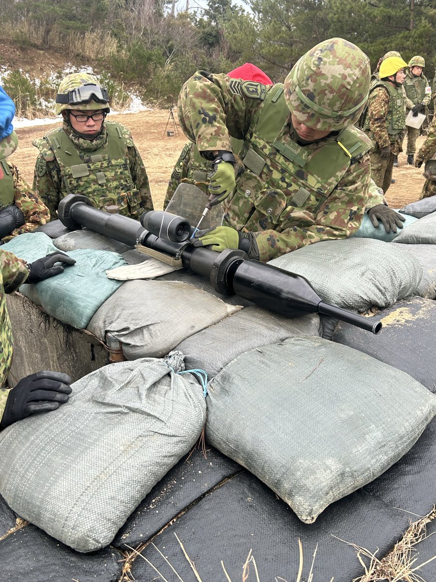 偵察隊空中射手必携 第13偵察戦闘大隊 は個人携帯対戦車弾射撃訓練を実施しました。 通称