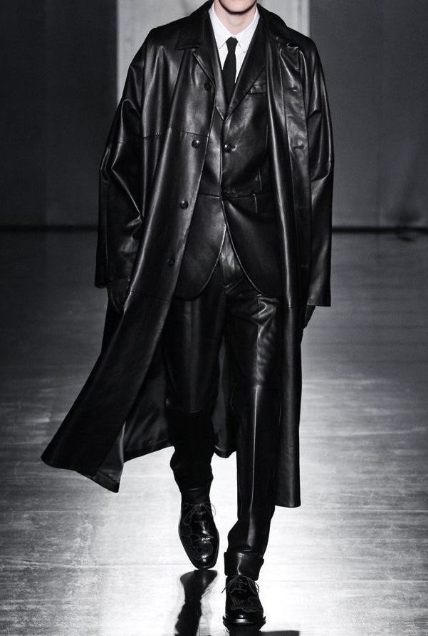 근데 엛옵바 도대체 뭔 재질 옷 입은거지??하고 찾아봤는데 이런 재질인가봄???
아
여자 하나 죽네