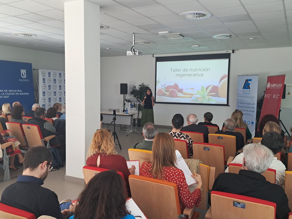 CAFMadrid's tweet photo. 🍊🍍 En la segunda sesión participa la coach en salud y bienestar Verónica García-Cuadrado, que imparte un interesante taller para #AFColegiados https://t.co/Re4JFjwf4v
