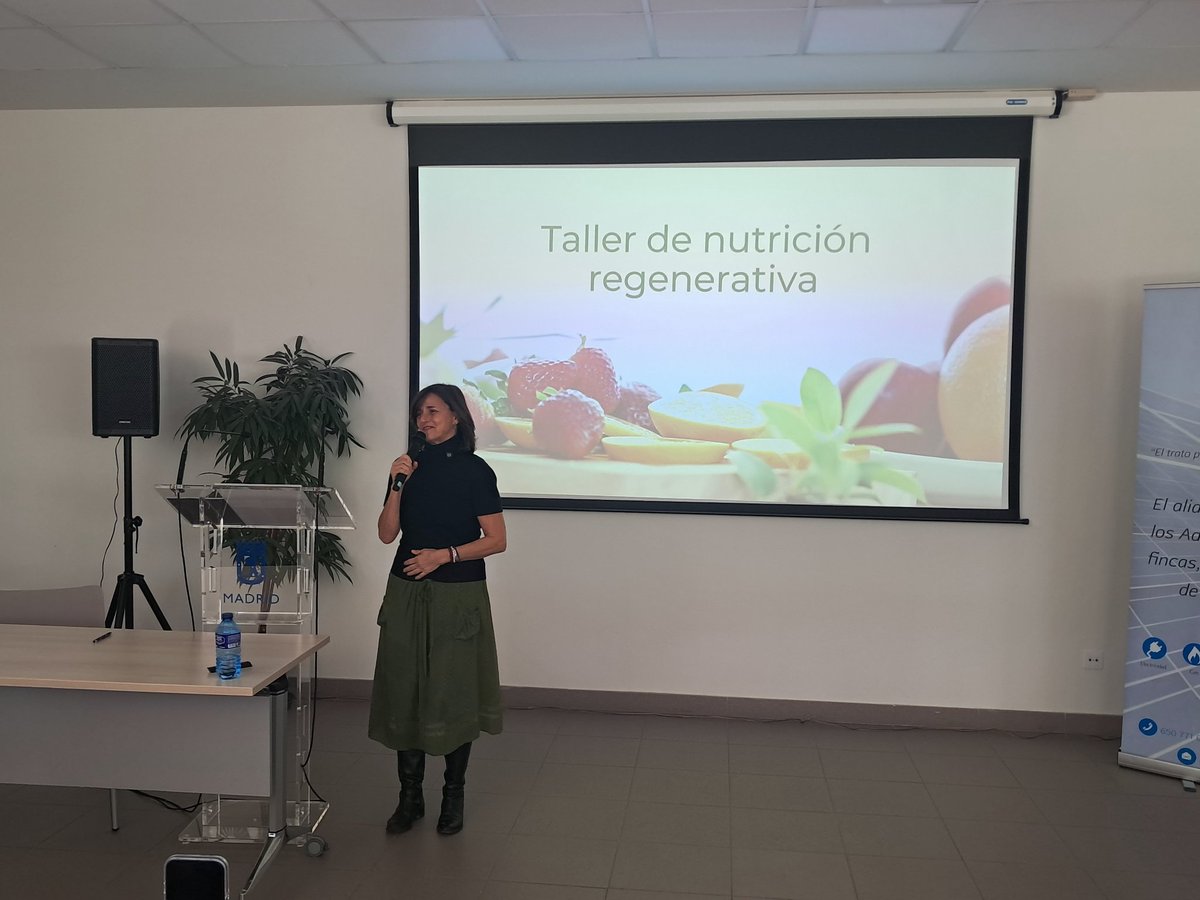 CAFMadrid's tweet photo. 🍊🍍 En la segunda sesión participa la coach en salud y bienestar Verónica García-Cuadrado, que imparte un interesante taller para #AFColegiados https://t.co/Re4JFjwf4v