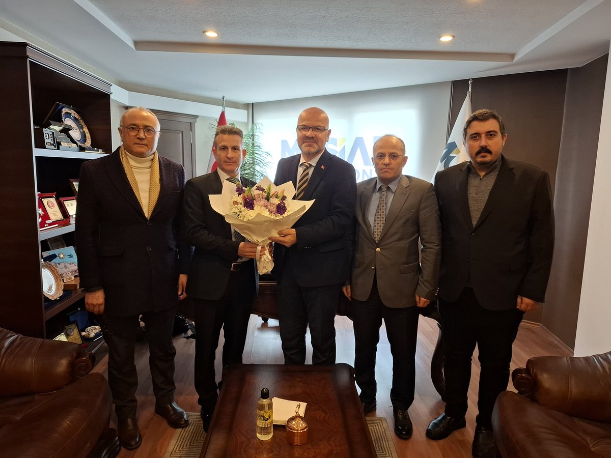 Trabzon İl Defterdarı Sayın Ramazan Yaşar, Vergi Haftası münasebetiyle Şubemizi ziyaret ederek, Şube Başkanımız Mesut İskenderoğlu ve Yönetim Kurulu Üyelerimiz ile çeşitli istişarelerde bulundu. 

Kendilerine nazik ziyaretlerinden ötürü teşekkür ederiz 

#MUSIAD 
#gencmusiadtrb