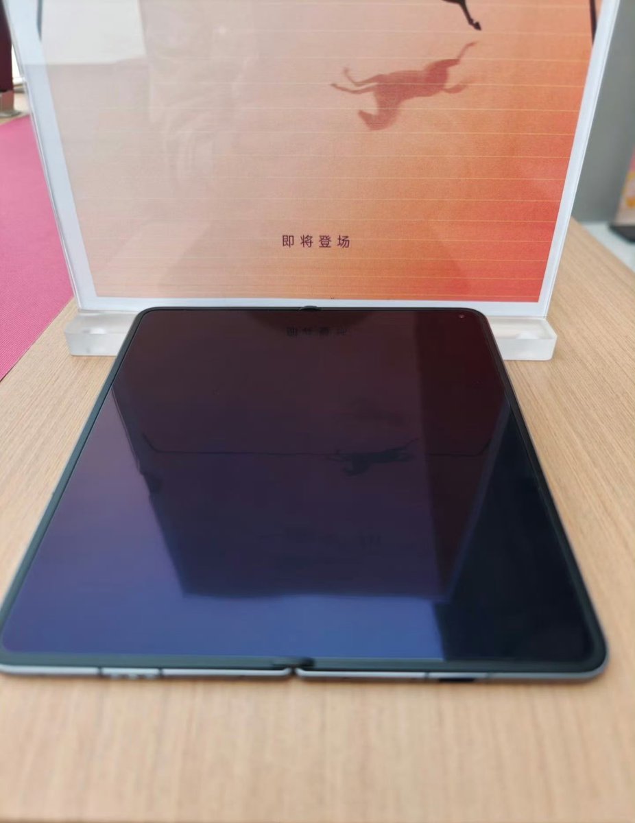sondesix's tweet photo. OPPO Find N6

✅ Almost invisible crease, even after hundreds of thousands of fold/unfold cycles
✅ Supports "AI Pencil" with several industry-first features
✅ 200 MP main camera
✅ 7-core Snapdragon 8 Elite Gen 5
✅ 6000 mAh battery + 80W wired charging https://t.co/qPbSWS6gNu