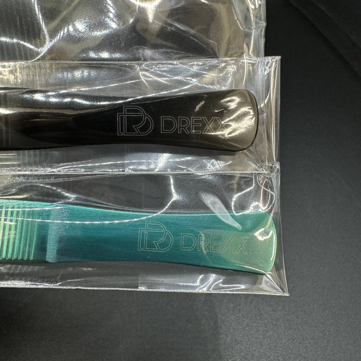新商品のご案内📢 なんとこの度…DREXX刻印入りのピンセットが