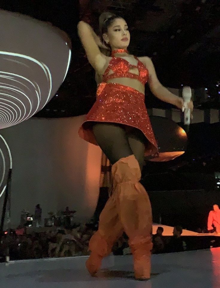 𝙫𝙖𝙡𝙚𝙣𝙘𝙞𝙖 (@thegrandeismine) on Twitter photo 