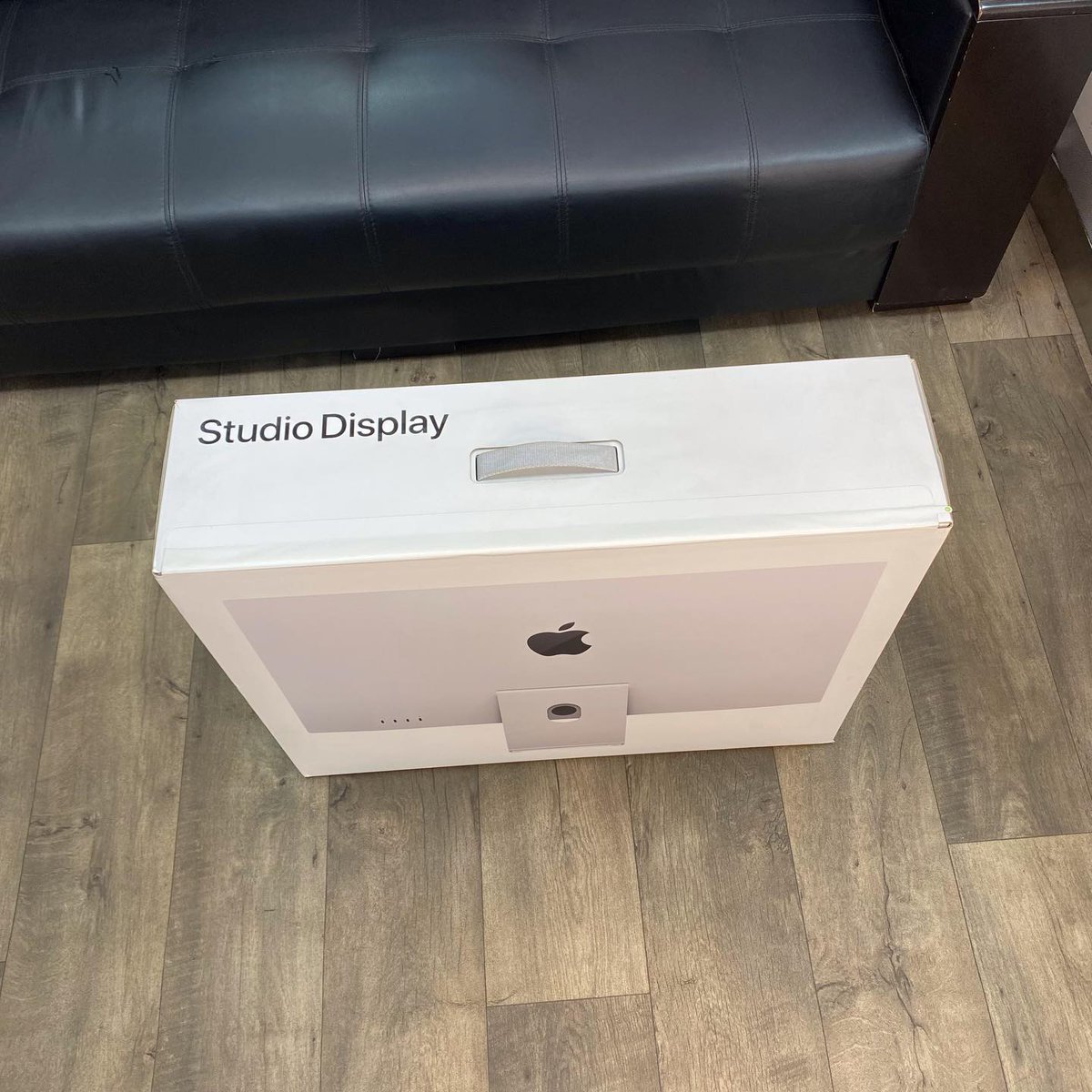LaptopsArena's tweet photo. Apple 27″ Studio Display XDR Tilt Adjustable Stand - Silver
KSh 245,000.
•1 Year Apple Warranty
Call 0721 763 763 https://t.co/nkn6F6rRqB