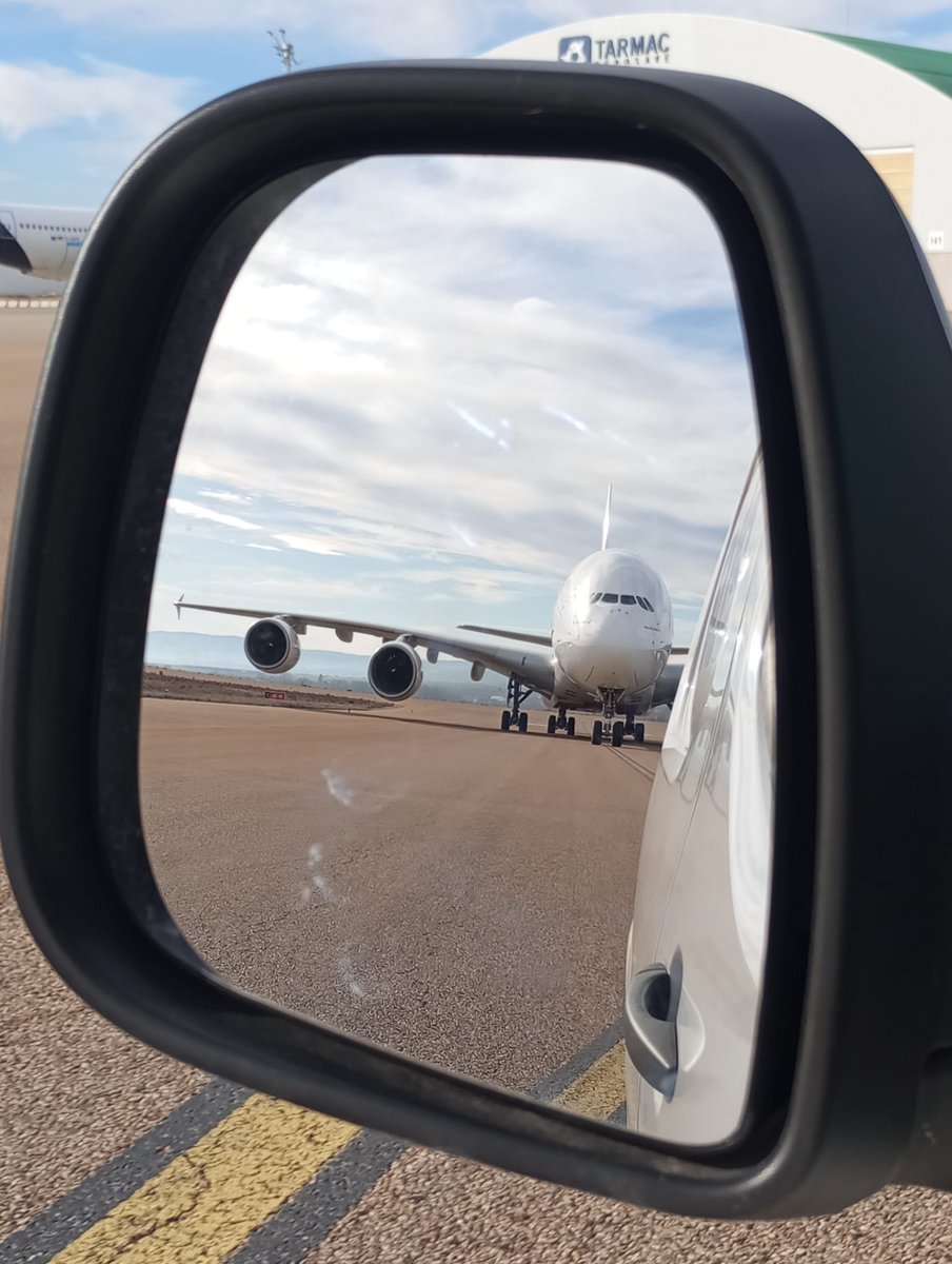 aeropuerteruel's tweet photo. Llegada de un A380 desde Dubai, Emiratos Árabes, al aeropuerto de Teruel https://t.co/wrJ9SRomBF