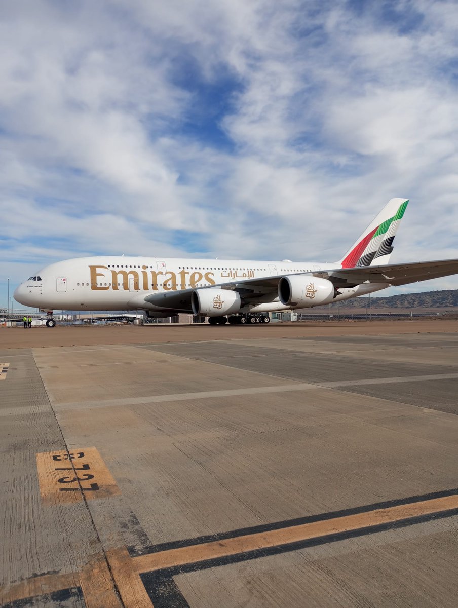 aeropuerteruel's tweet photo. Llegada de un A380 desde Dubai, Emiratos Árabes, al aeropuerto de Teruel https://t.co/wrJ9SRomBF