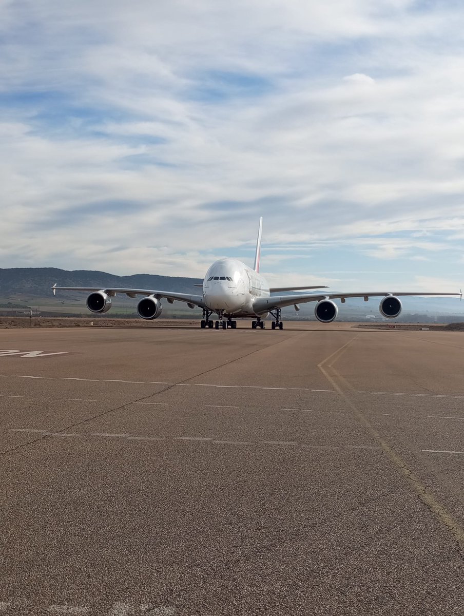 aeropuerteruel's tweet photo. Llegada de un A380 desde Dubai, Emiratos Árabes, al aeropuerto de Teruel https://t.co/wrJ9SRomBF