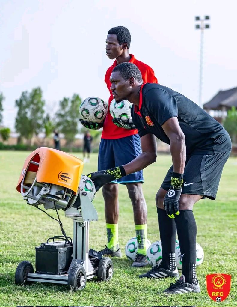 Rahimo FC du Burkina Faso 🇧🇫 renforce son niveau professionnel

La machine lanceuse de ballons débarque à l’académie de Bama : l’outil idéal pour un travail spécifique et intensif des gardiens de but.

Tirs puissants, trajectoires imprévisibles, répétitions à haute fréquence,