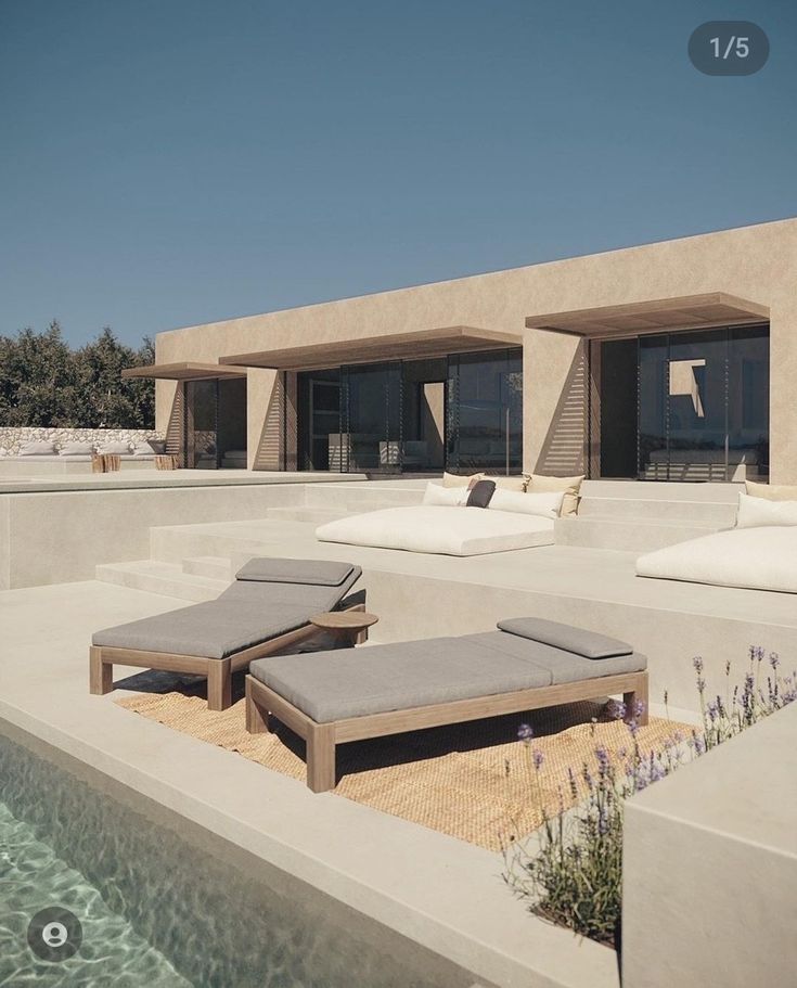 اکوان دیو tweet media