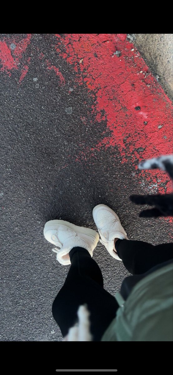 Financialglamou's tweet photo. En route pour vendre ces trucs là! je veux des talons 👠 Jean, en plus de ton enveloppe tu vas aller me payer une belle paire, je vais pas repartir pieds nus non? 
Ps les cadeaux de moins de 100 e je les refuse, j’aime pas les pauvres 🤷🏻‍♀️
#moneyslave #findom #slave #moneymiss https://t.co/sLnTR6oIOp
