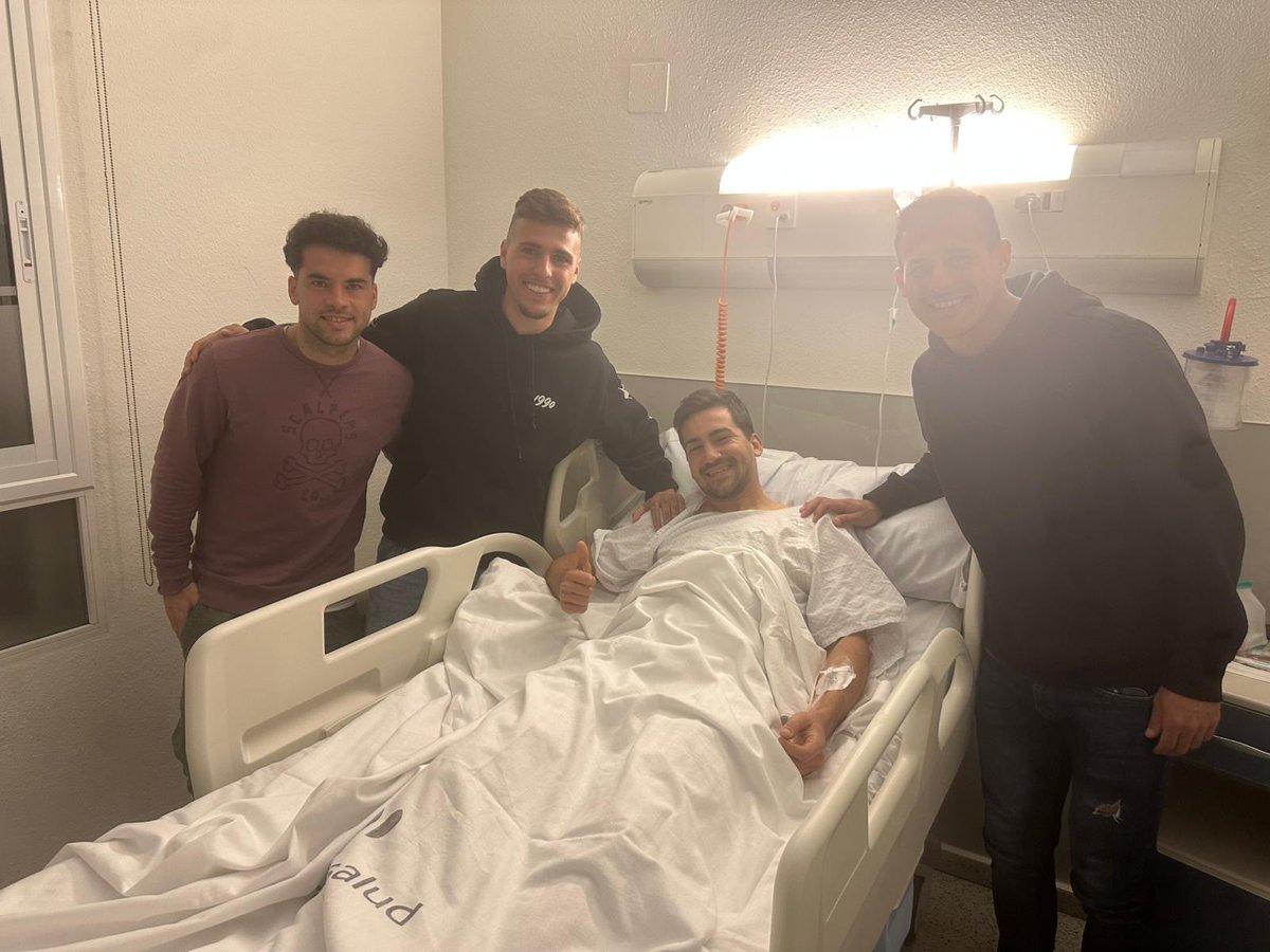 💚 Mucho ánimo, Fran 💚

Nuestro jugador Fran Adeva pasó ayer por quirófano y queremos mandarle toda nuestra fuerza para una pronta recuperación.

Te esperamos pronto de vuelta, luchador. 💪⚽