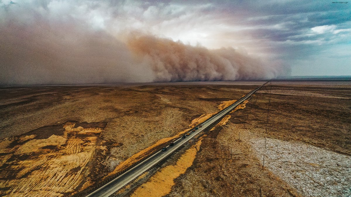 ScienceMagazine's tweet photo. "To ensure global sustainable development, national governments and international entities must integrate dust storm management into climate, land, and air-quality policies," write the authors of a new #LetterToScience. https://t.co/yf98ua6wsk https://t.co/ymukarg4bp