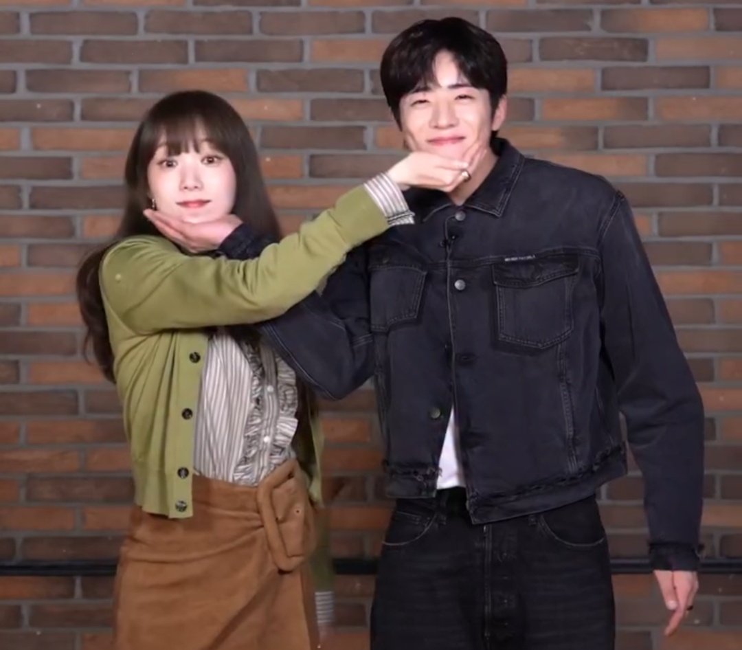 큰하트 중간하트 모델포즈 아궁빵까지
종협성경 찬란이들 너무 아랑스러워!!! ♡