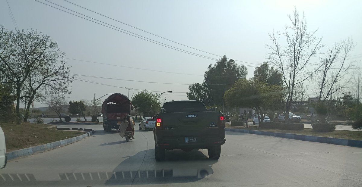 rizzibhaijan's tweet image. JMC vigus 4x4 spotted on the roads of Islamabad, Pakistan.
Seems to be self import unit. 
@PakWheels @gaadiwaadi #PakWheels #JMC #Vigus #minitrucks