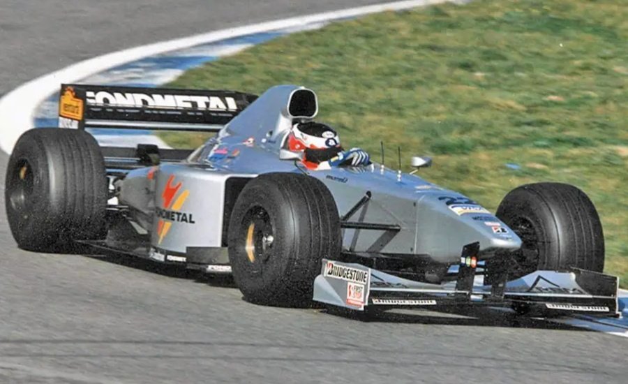 ʟ ʏ 🏁🏎 tweet media