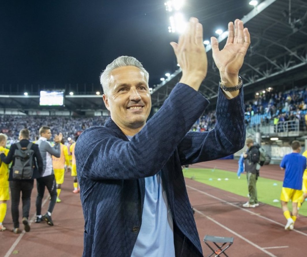 Když vedl Tomáš Janotka v sezóně 23/24 B tým Sigmy, byla to v pozici trenéra jeho první sezóna v seniorském fotbale. Ve 2. lize dosáhl s týmem nejlepšího umístění v historii olomoucké rezervy, která skončila na druhém místě.

V další sezóně si odbyl premiéru jako trenér