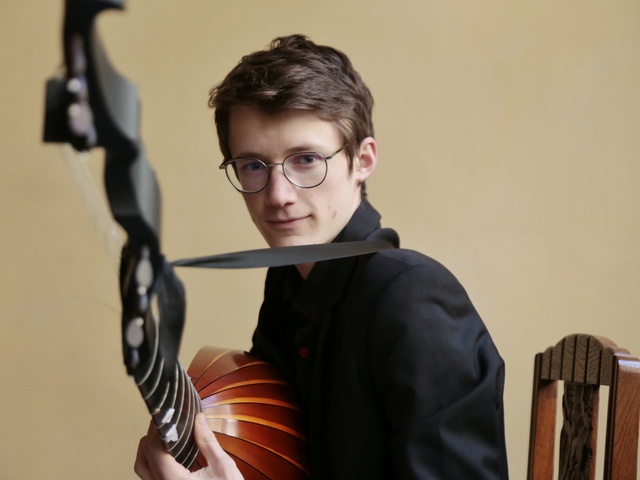 Ce dimanche 1er mars, "Cantabile" reçoit Gabriel Rignol jeune et brillant théorbiste directeur musical de l'ensemble "La Nébuleuse" qui publie un cd passionnant autour de Marc-Antoine Charpentier.
12h, 100.7, frequenceprotestante.com, les plates-formes
(c)Dorine Lepeltier Kovacs