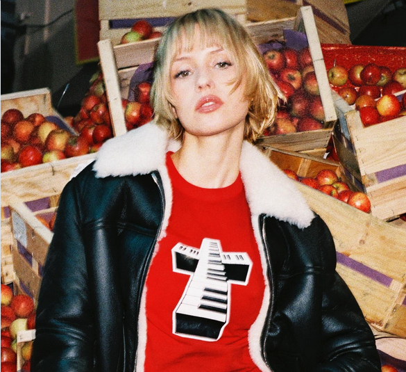 FrederiqueQueen's tweet photo. @angele_vl 💖💋🌈Trop forte ma sœur https://t.co/sutgEtAV7R