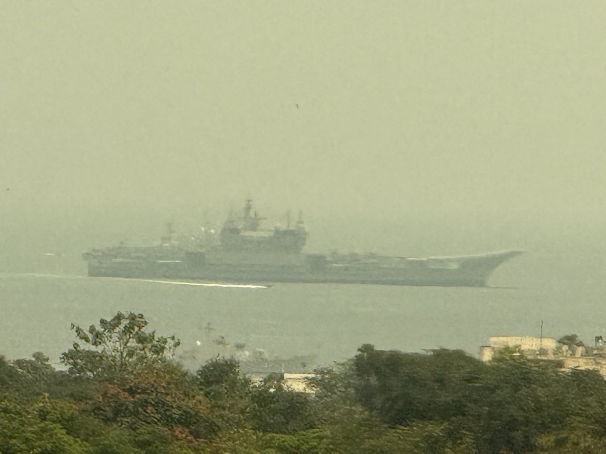 adilnargolwala's tweet image. That’s INS Vikrant from our office in Vizag 
#navy #carrier