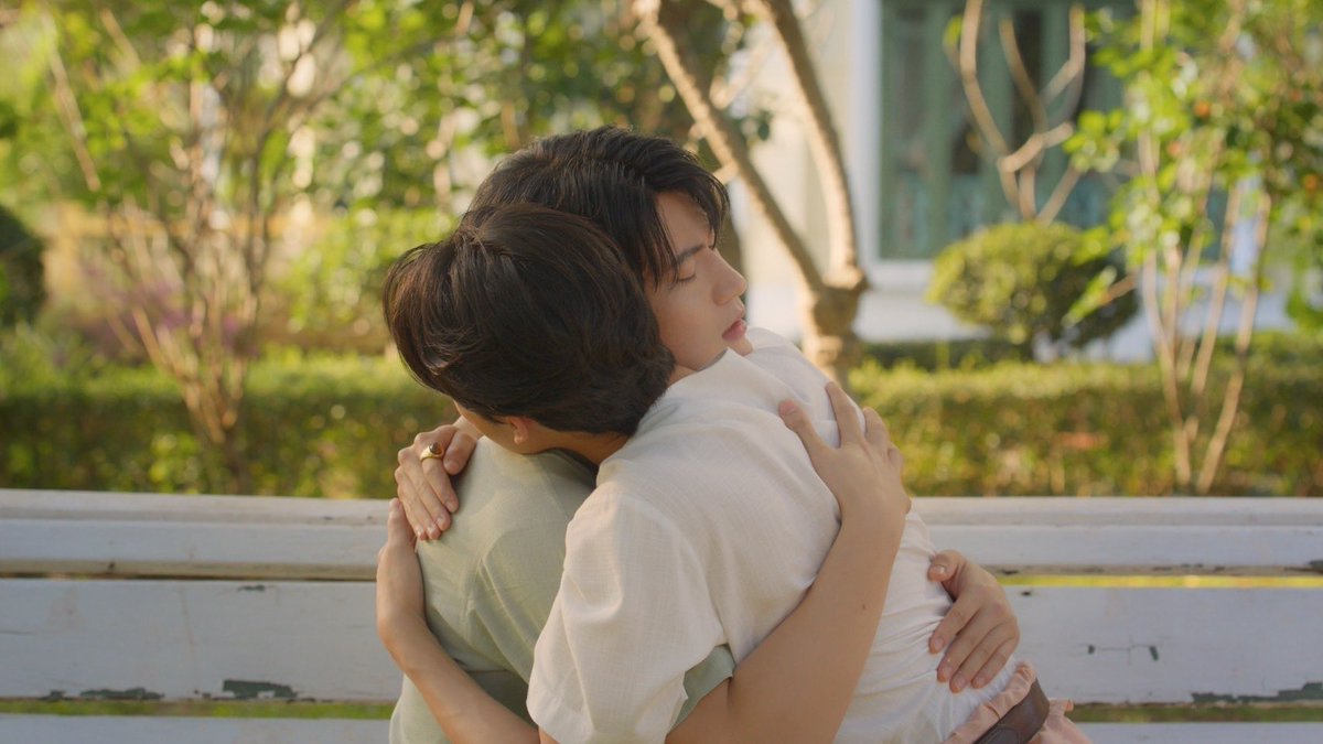 🎶จะนานกี่เดือนกี่ปี
ไม่มีสิ่งใดทดแทน
ไม่มีใครจะแทนอ้อมแขน
ของเธอ
และชีวิตต่อไปจากนี้
ไม่มีสิ่งใดให้หวัง
แต่ใจของฉันยังเป็นของเธอ🎶 #อรุณรุ่ง