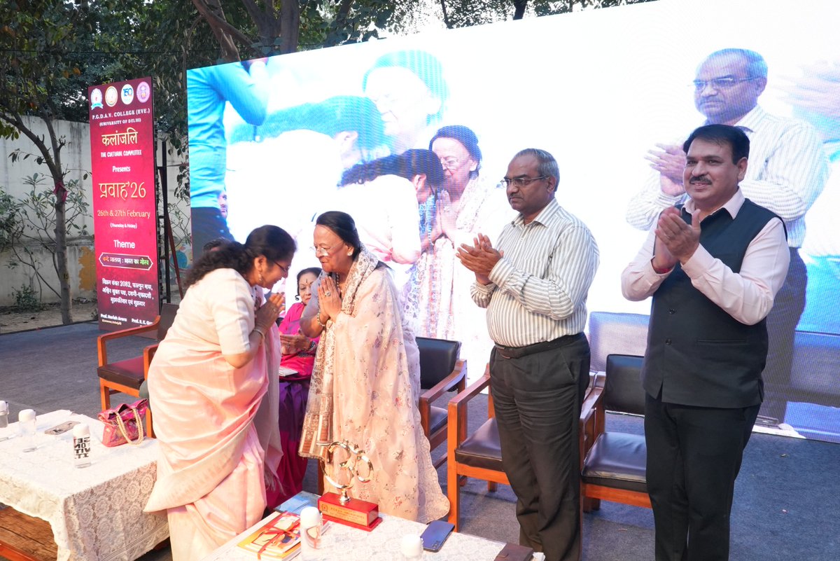 FiemFoundation's tweet photo. A proud and honouring moment at Pravah 2026!
Smt. Seema Jain, Trustee of FIEM Foundation, was formally felicitated on stage and welcomed with great respect and admiration at the Cultural Fest of PGDAV College. 
#Pravah2026 #PGDAVCollege #FIEMFoundation #CulturalFest #DU https://t.co/QhkuWN6kKk
