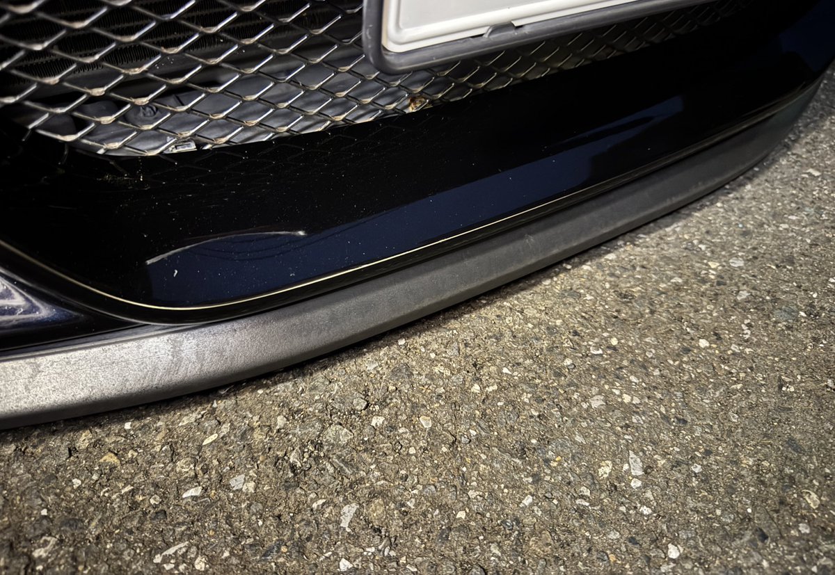 Fn2Hk's tweet photo. ドキドキ坂道駐車場チャレンジ
我が家の駐車場に斜めで入れればギリギリ当たらないw
位置調整の為に真っ直ぐにしたらEZ LIPぴったり当たるwww

TEINの車高調を高めセッティングにしてもらってて良かった... https://t.co/CaD3Gp884b