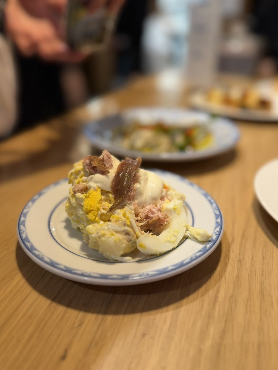 hippo11235813's tweet photo. サンセバスチャン来たらまず朝ごはんはここ
チーズケーキ桁違いに美味いな…
だが個人的にはポテトサラダが優勝 https://t.co/c5lptBU3DM