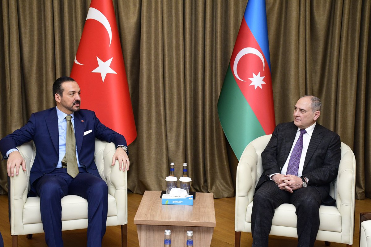 zorlu77's tweet photo. Yeni Azerbaycan Partisi Genel Başkanvekili Tahir Budaqov ile Bakü’de, parti genel merkezinde bir araya geldik.🇹🇷🇦🇿

Cumhurbaşkanlarımızın liderliğinde kardeş partilerimiz arasındaki işbirliğini ve bu yıl gerçekleştireceğimiz faaliyetleri değerlendirdik.  

Nazik konukserverliği için teşekkür ediyorum. 

#Azerbaycan #TürkDünyası
@RTErdogan