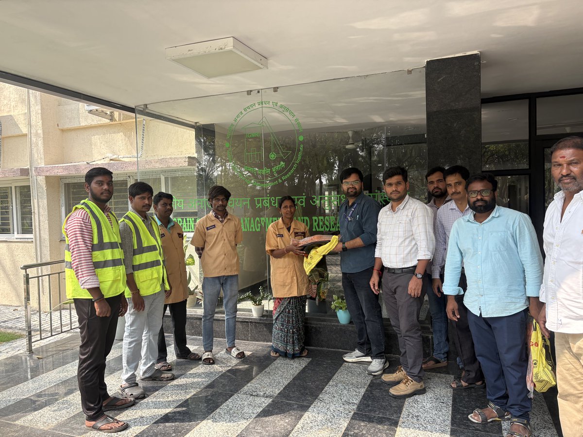 OfficerC1869's tweet photo. Day 10 of swachhata pakhwada 
Felicitation of safai mitra at IGMRI Hyderabad 
#swachhatapakhwada2026
@igmrihapur @fooddeptgoi https://t.co/OyVt3GYQMF