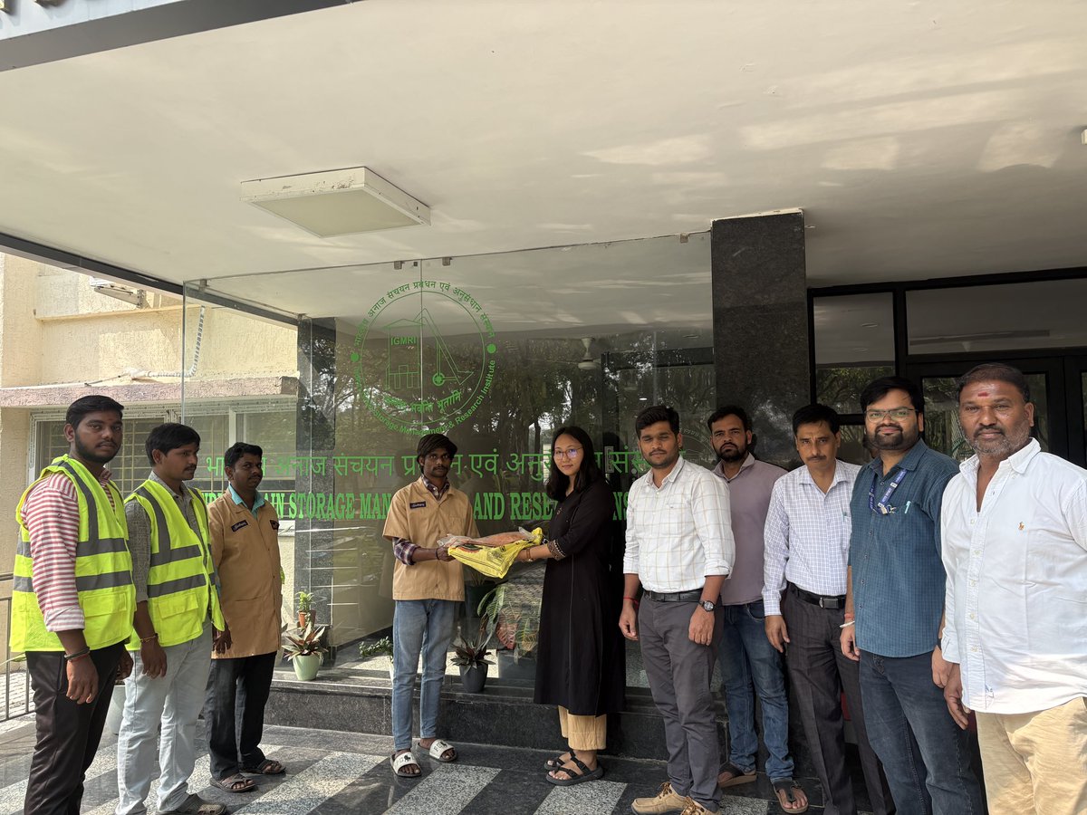 OfficerC1869's tweet photo. Day 10 of swachhata pakhwada 
Felicitation of safai mitra at IGMRI Hyderabad 
#swachhatapakhwada2026
@igmrihapur @fooddeptgoi https://t.co/OyVt3GYQMF