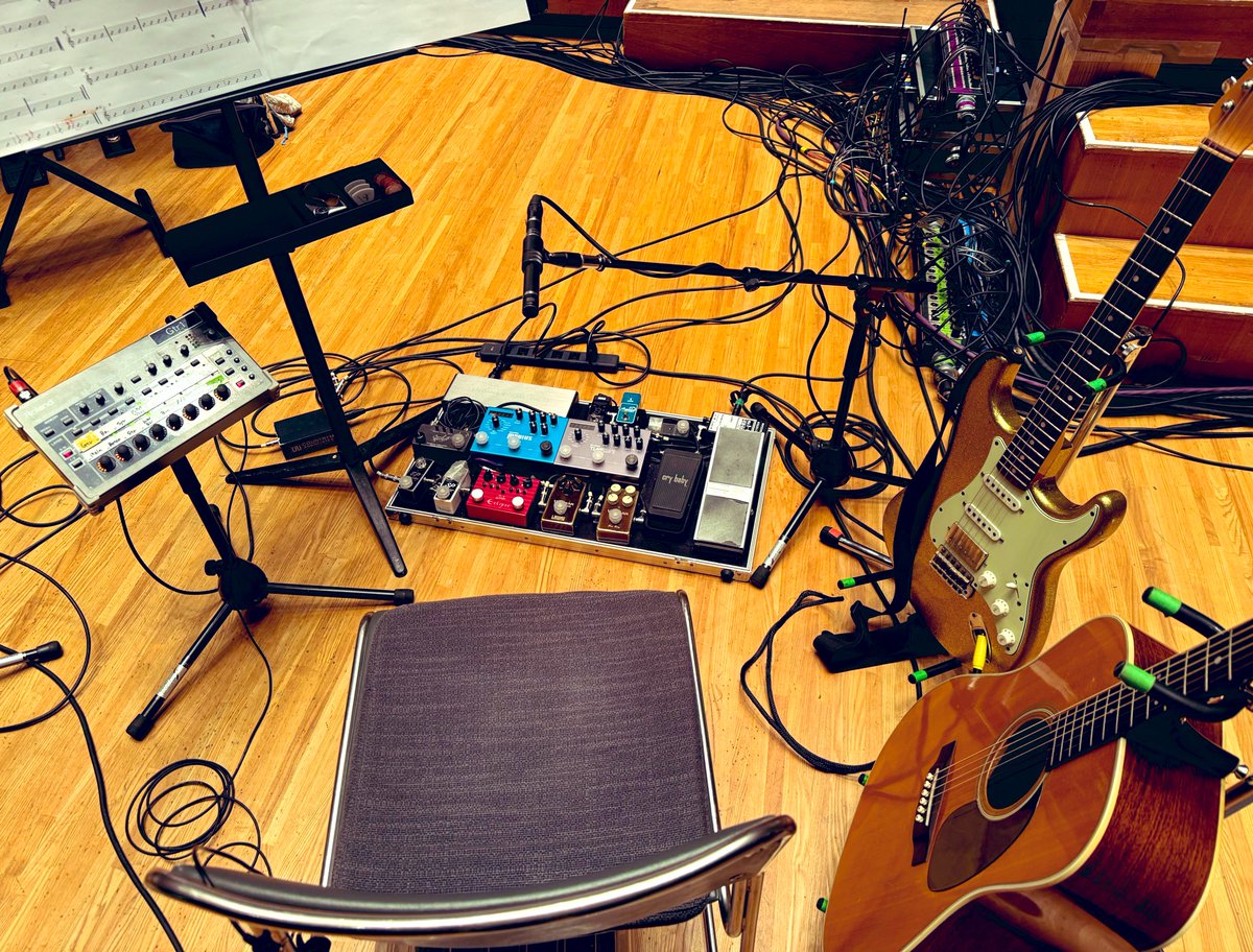K0HJIN's tweet photo. お久しぶりのオーケストラの皆様とホールでREC🎸

そしてこれまた十数年ぶりにご一緒できたベースの旭くんと🎸 https://t.co/lz7yOvHr6I