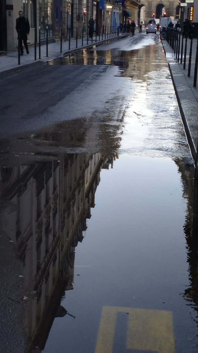 La fontaine Molière est toujours à sec mais les miroirs d'eau de la rue Richelieu sont splendides !