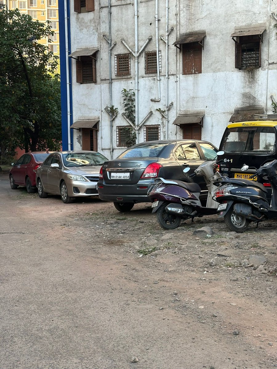 AGAINSTcrime111's tweet photo. https://t.co/j38BfUtk03
We have been raising the concern of criminal activities taking place on pretext of Parking by the outsiders and can drivers on @MumbaiPortTrust lan #BPT colony.
The negligence of @MumbaiPolice @KalachowkiPS is pushing crimes.
#MBPT
#mumbaiporttrust https://t.co/osh5QTeq4h
